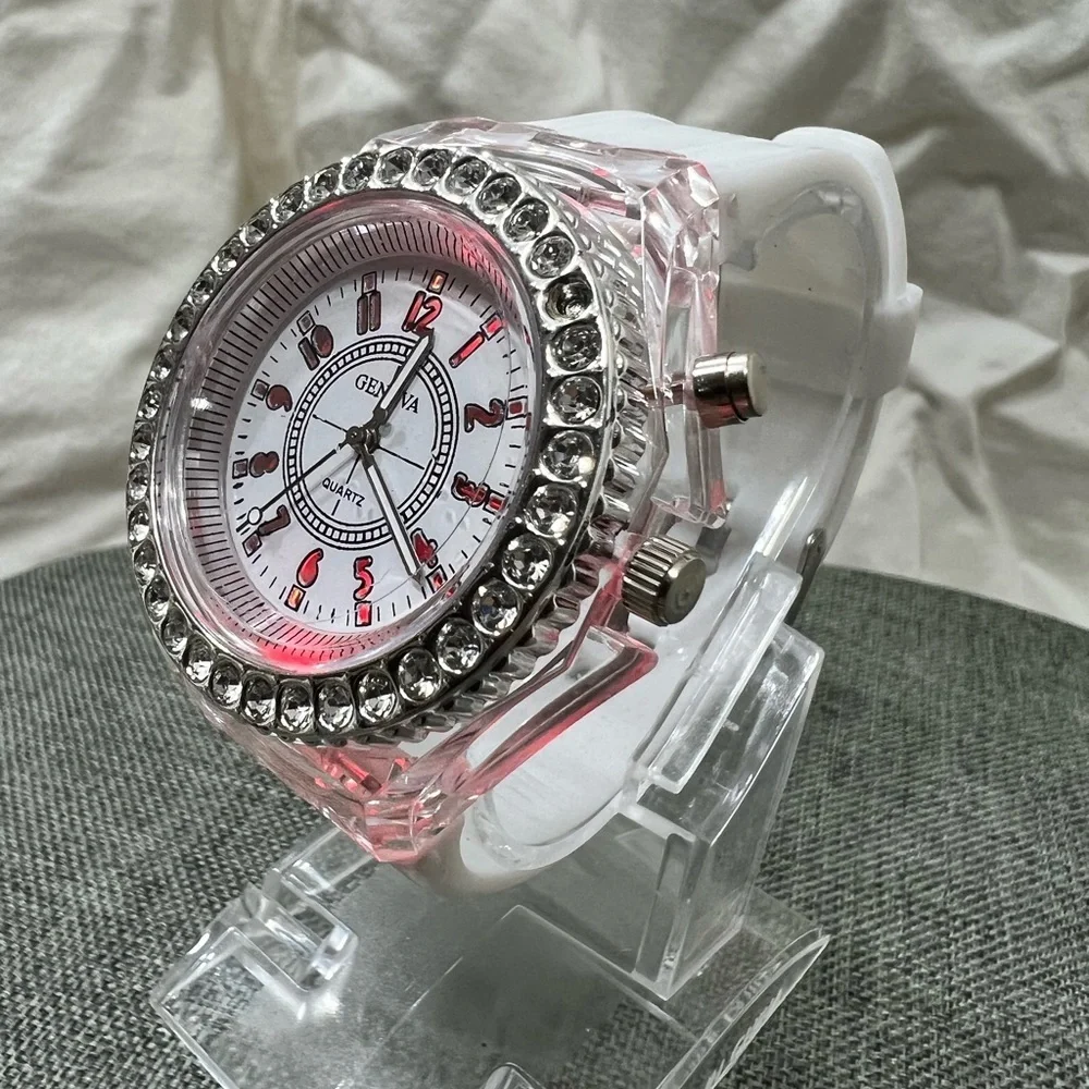 NWOT…GENEVA QUARTZ WATCH, WHITE BAND LED WATCH COLOR CHANGING. AMAZING ☑️